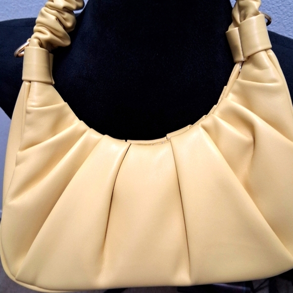 NWOT Faux Leather Pleated Mustard Shoulder Bag  9.5"×12" - Picture 1 of 5